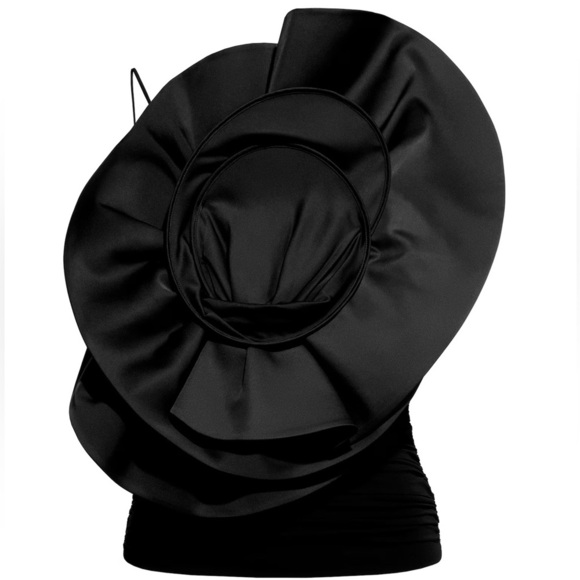 MAGDA BUTRYM H&M
GATHERED TOP WITH ROSE APPLIQUÉ - Picture 5 of 9